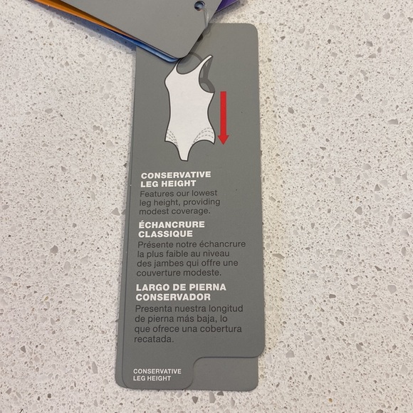 Speedo Swimsuit with bra - Picture 9 of 10